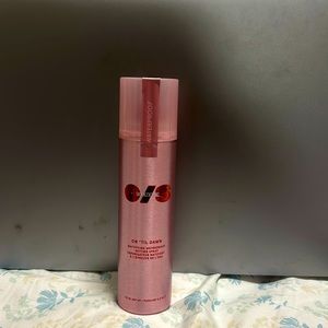 Let the makeup stay all night👯‍♀️